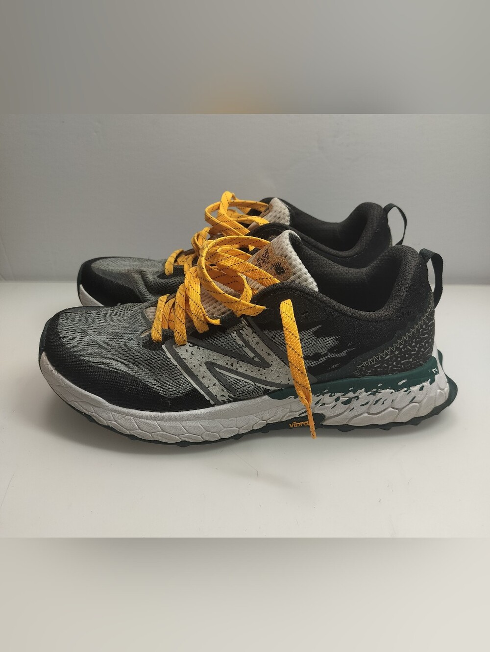 New Balance Black, Gray & Yellow Trail Running Shoes Size 10.5 Pre-owned